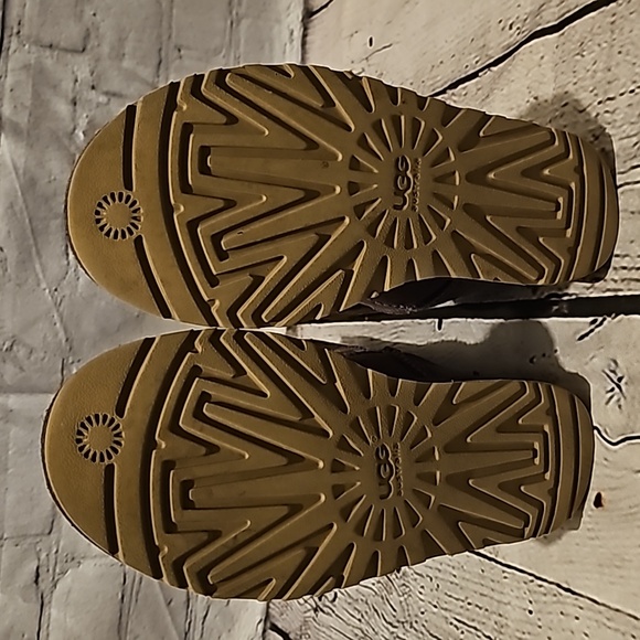 Purple Uggs - Picture 6 of 6